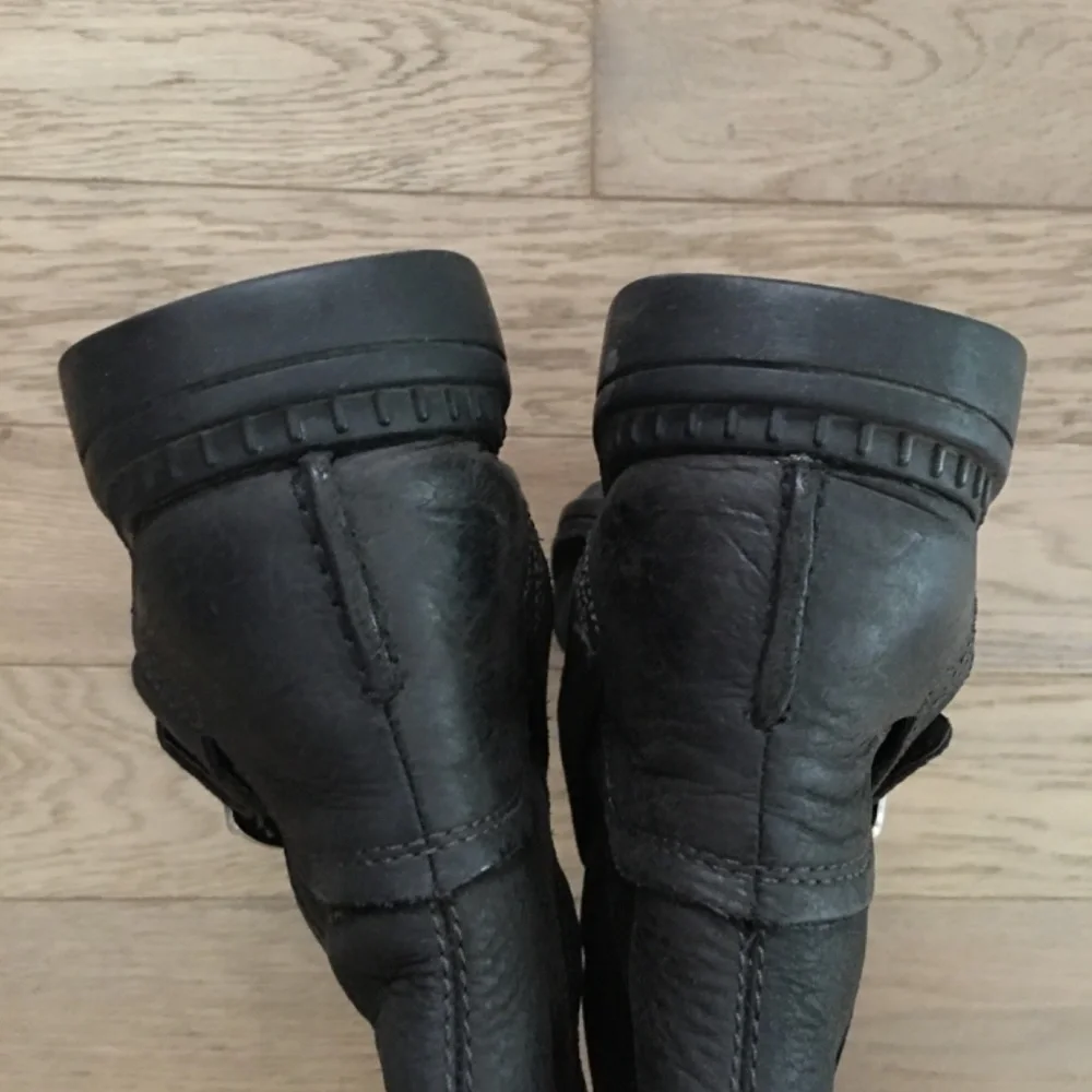 UGG Men”s Rockville ll Leather Moto Boots Black Size 8 Style 3040 Waterproof